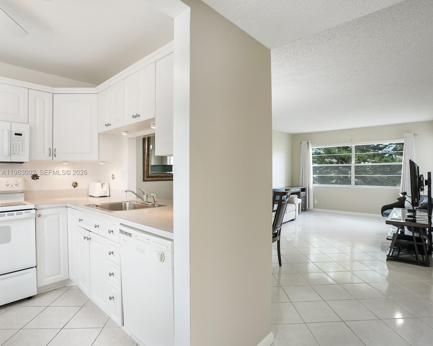 4805 NW 35th St # 506, Lauderdale Lakes FL 33319 photo 2