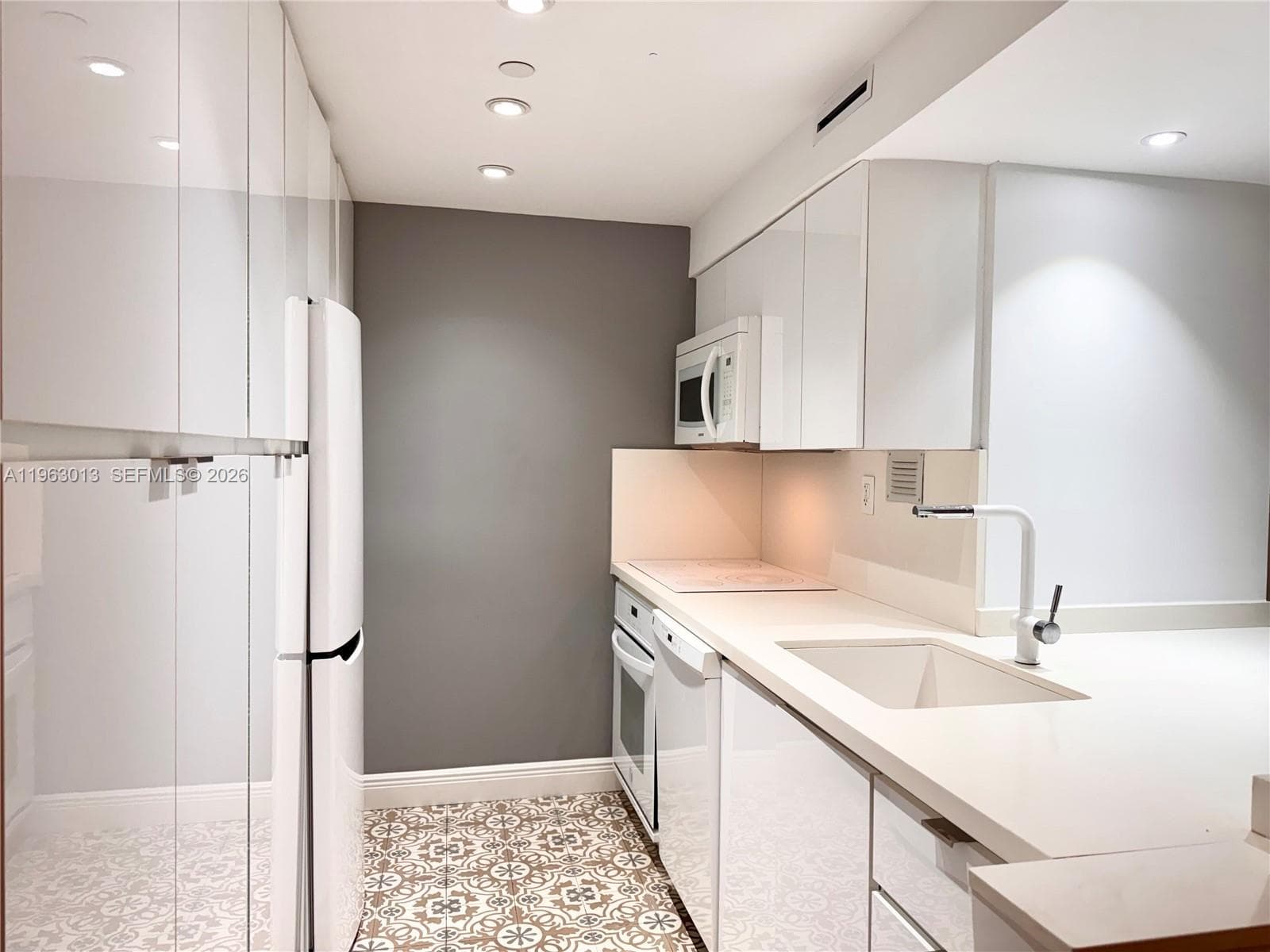 1200 West Ave # 1418, Miami Beach FL 33139 photo 4