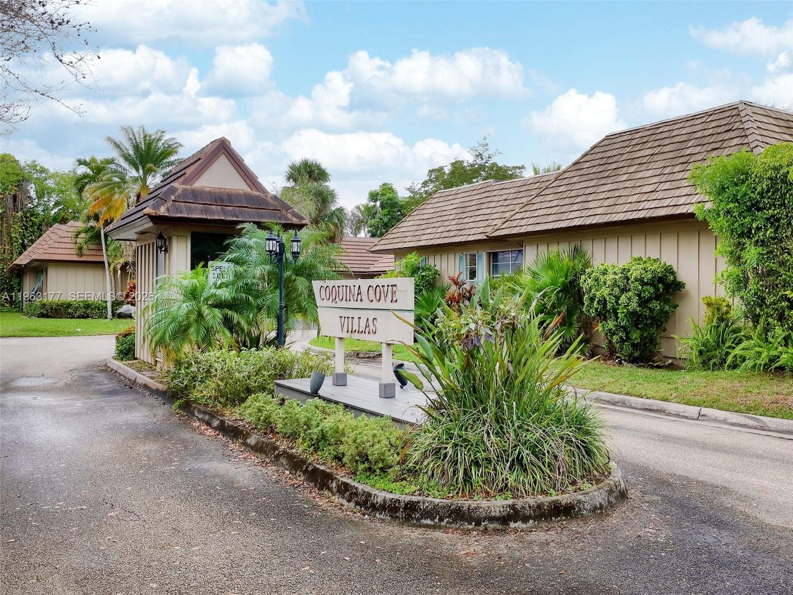 1901 Coquina Way, Coral Springs FL 33071