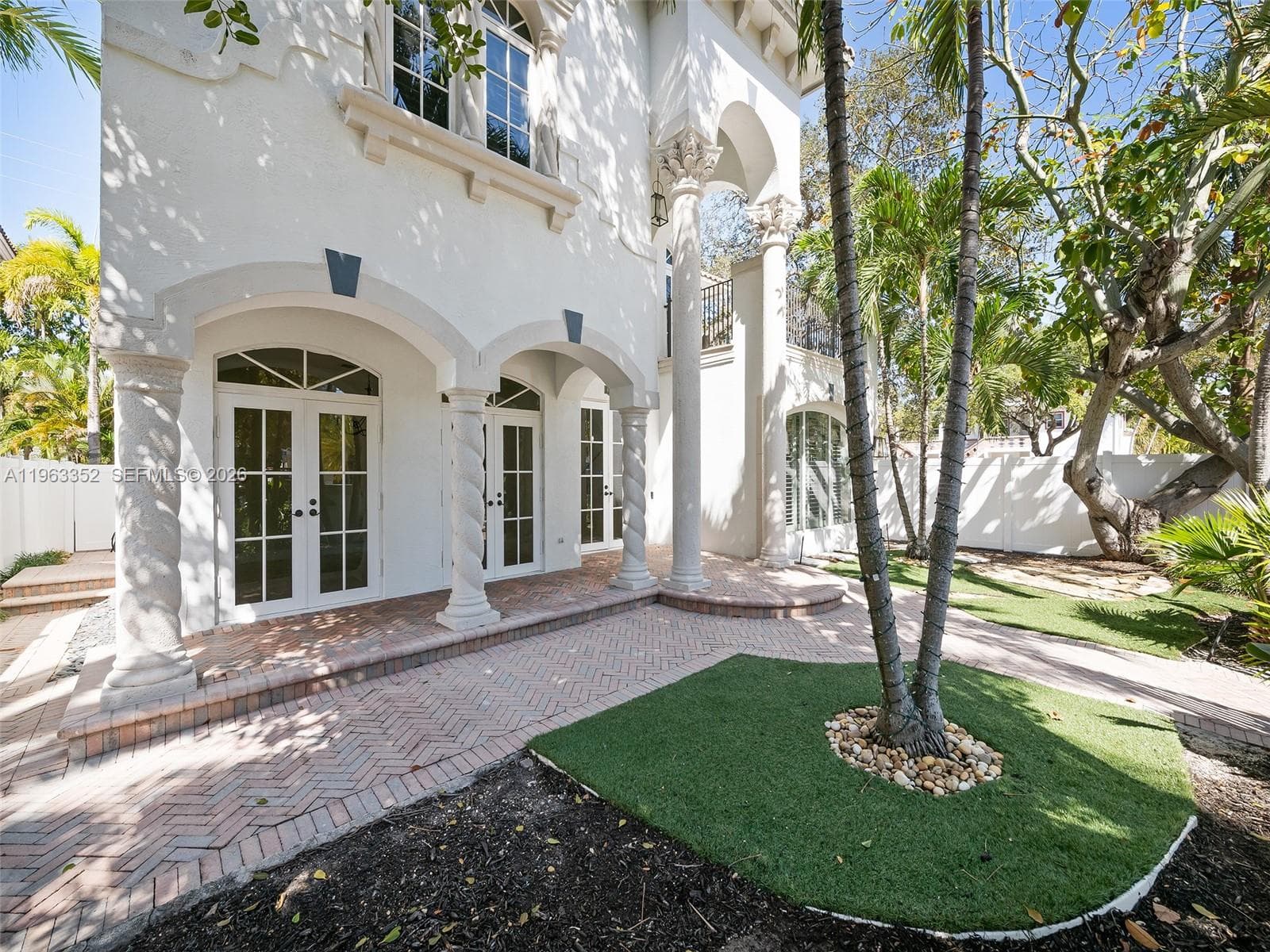 827 SE 2nd Ct, Fort Lauderdale FL 33301 photo 3