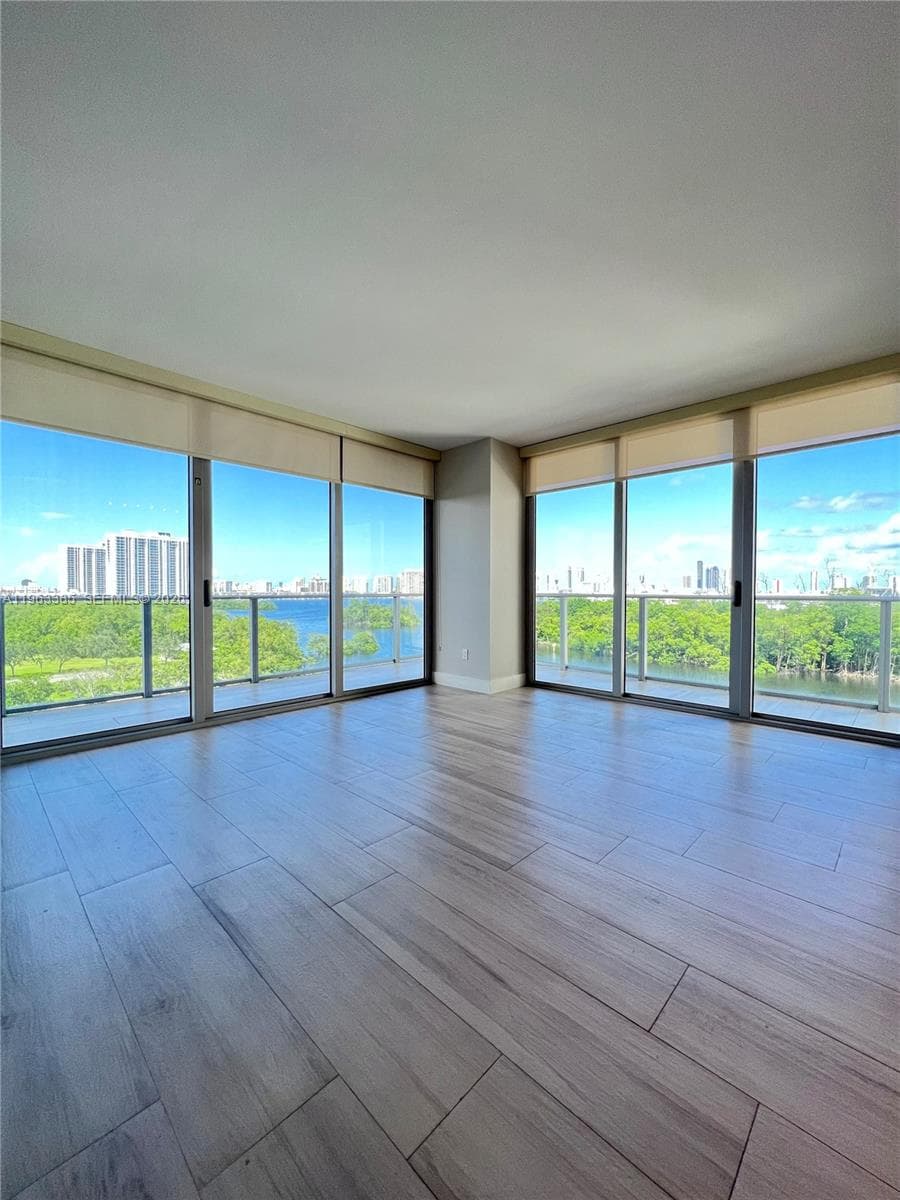16385 Biscayne Blvd # 607, North Miami Beach FL 33160 photo 3