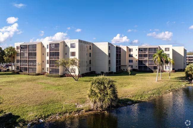 2075 NW 46th Ave # I201, Lauderhill FL 33313