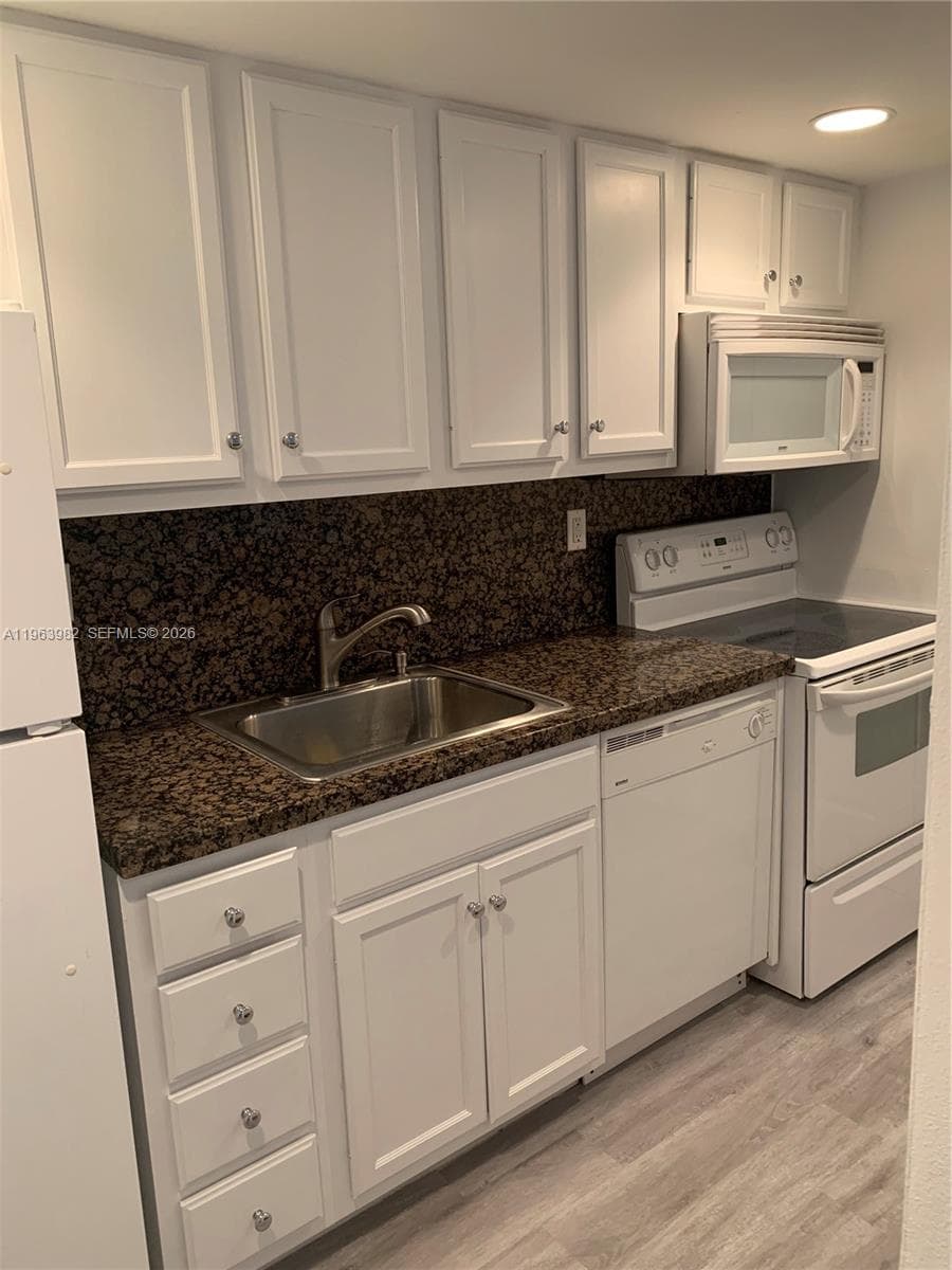 290 Sunrise Dr # 304, Key Biscayne FL 33149 photo 2