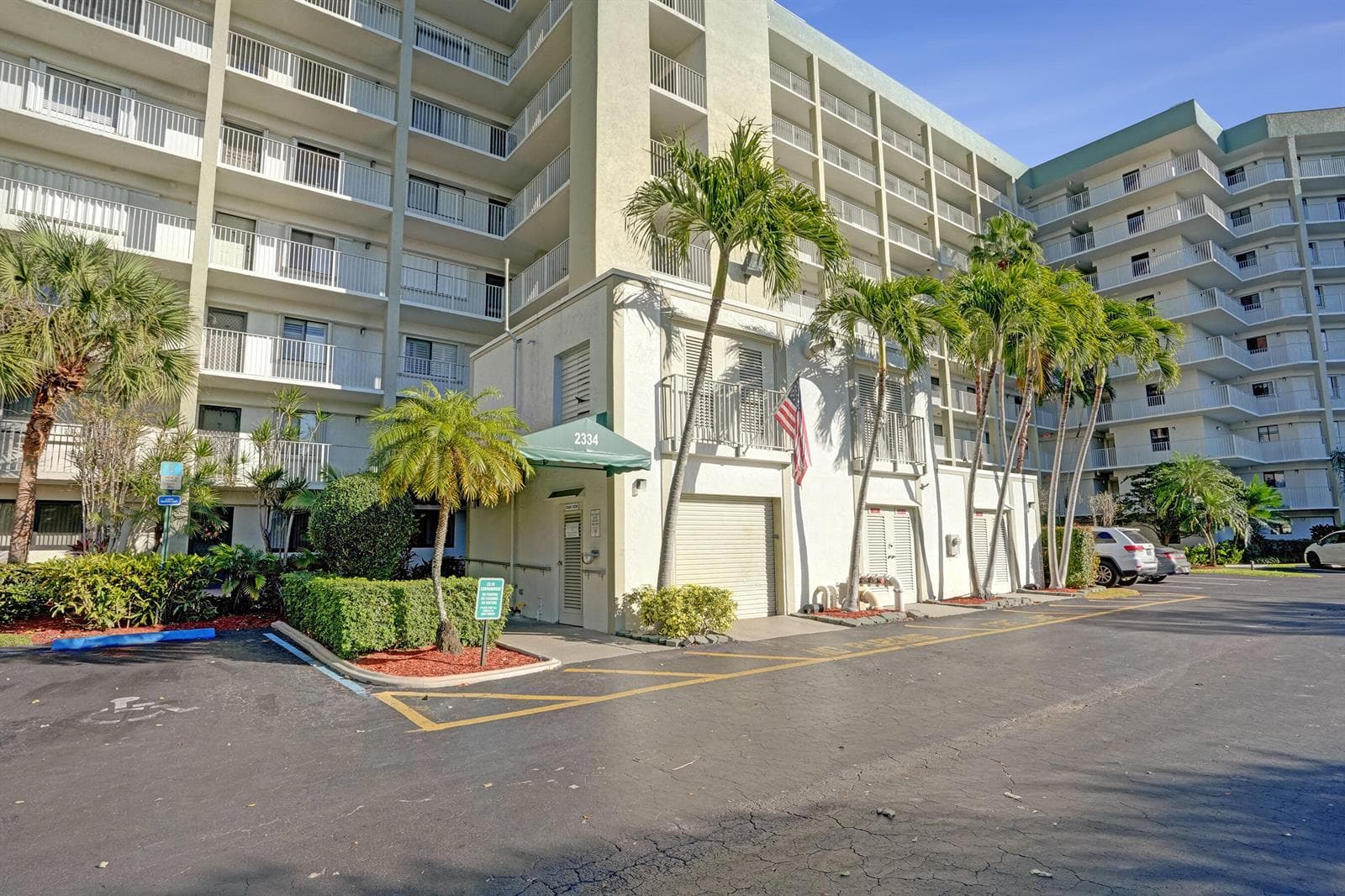 2334 S Cypress Bend Drive # 907, Pompano Beach FL 33069 photo 2