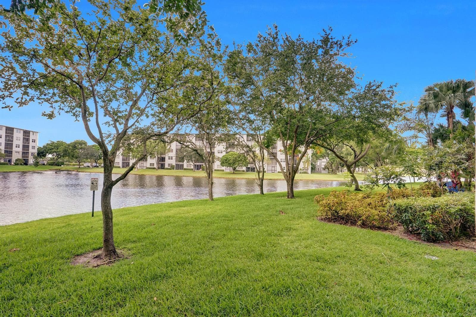 2334 S Cypress Bend Drive # 907, Pompano Beach FL 33069 photo 4