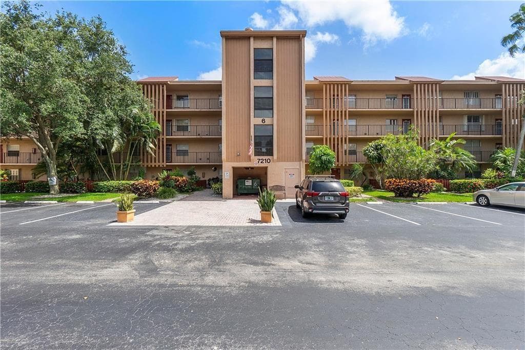7210 Lake Circle Drive # 306, Margate FL 33063 photo 3