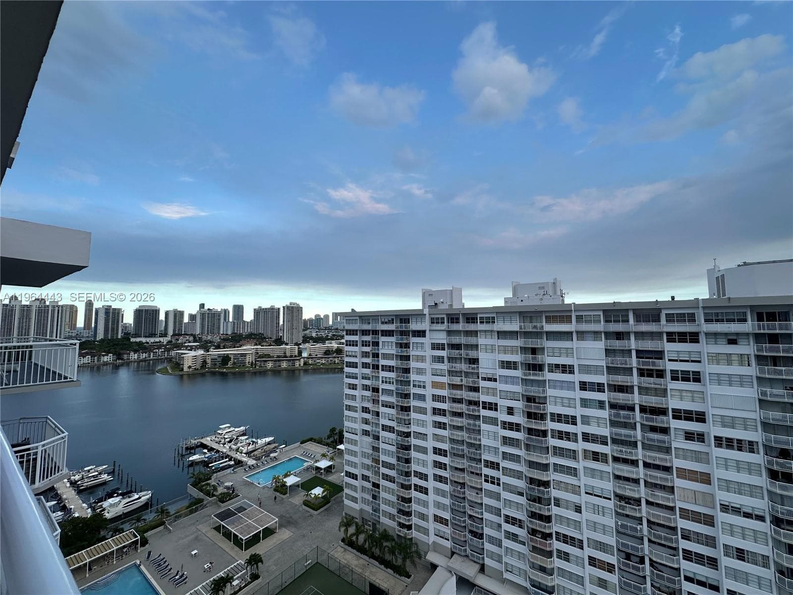 18051 Biscayne Blvd, Aventura FL 33160