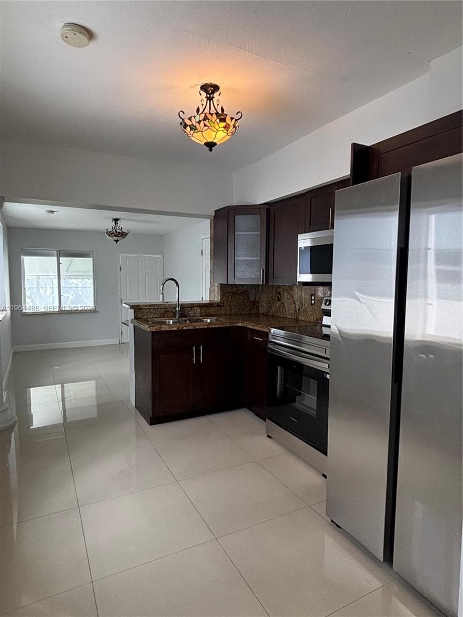 6823 SW 25th St, Miami FL 33155 photo 2