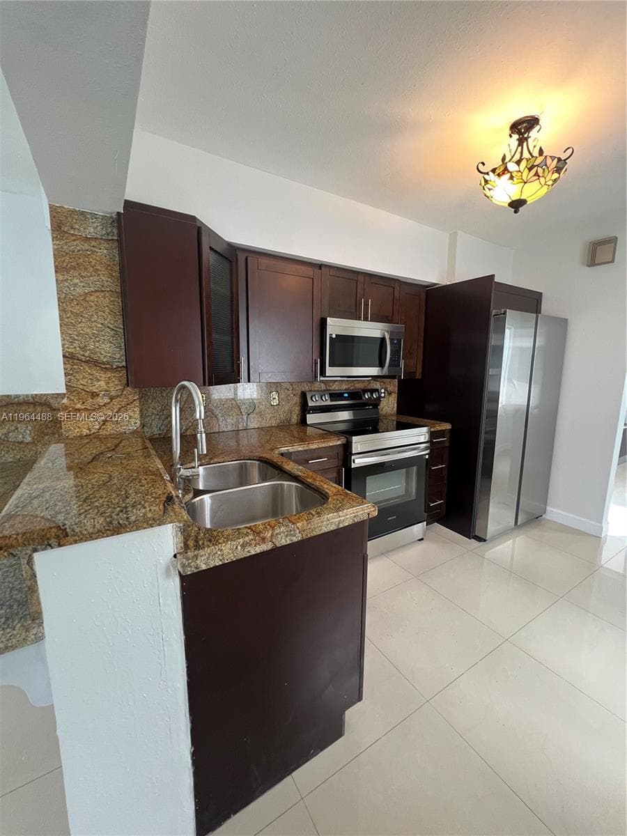 6823 SW 25th St, Miami FL 33155 photo 4