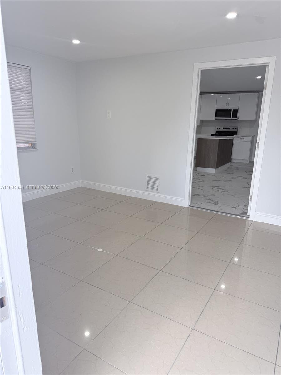 6829 SW 25th St, Miami FL 33155 photo 2