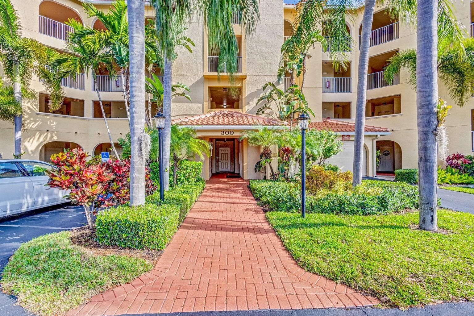 300 Uno Lago Drive # 305, Juno Beach FL 33408 photo 2
