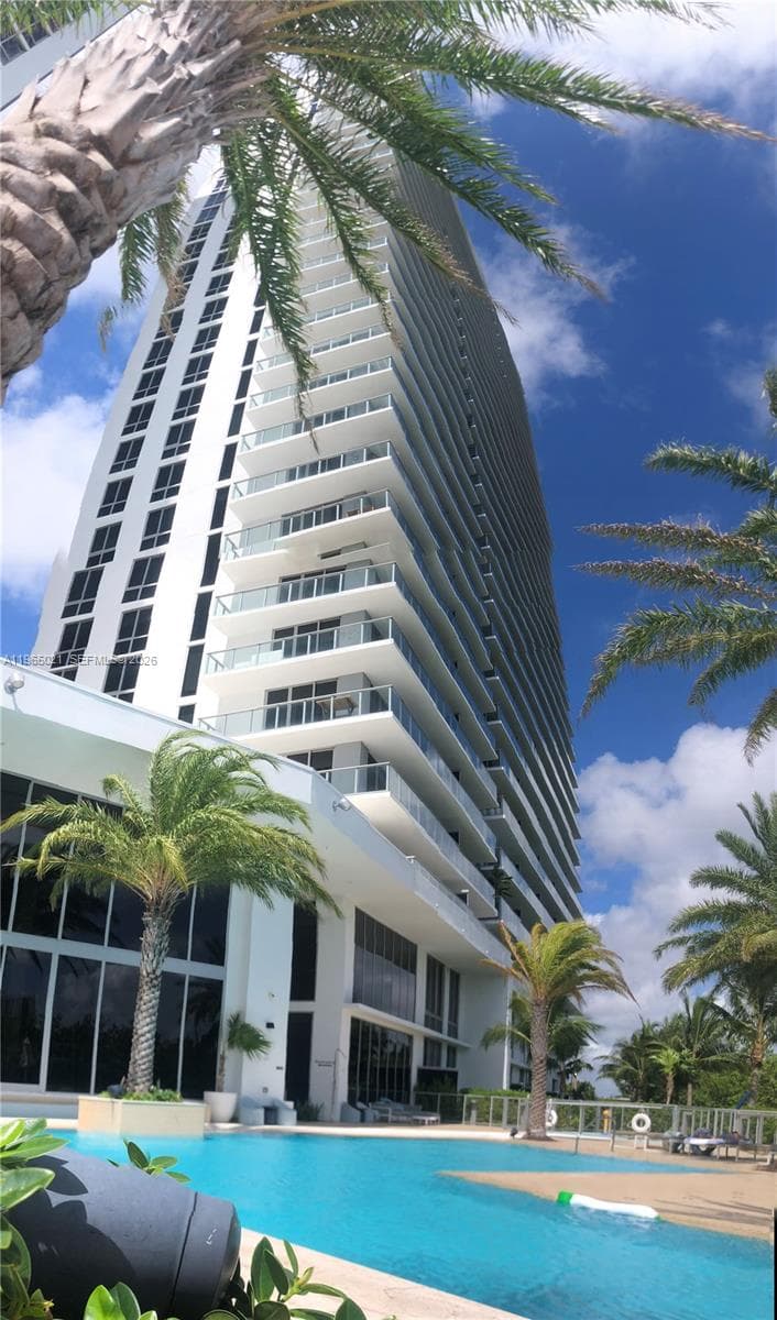 16385 Biscayne Blvd # 507, North Miami Beach FL 33160