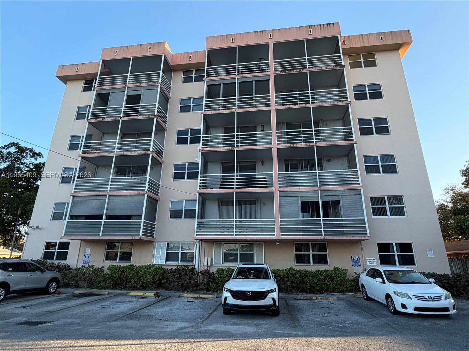 1830 Dixieanna St # 406, Hollywood FL 33020