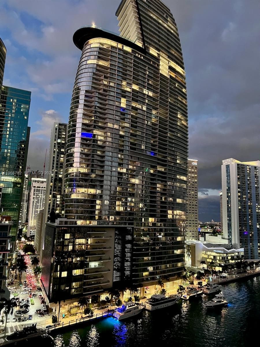 475 Brickell Ave # 1715, Miami FL 33131 photo 2