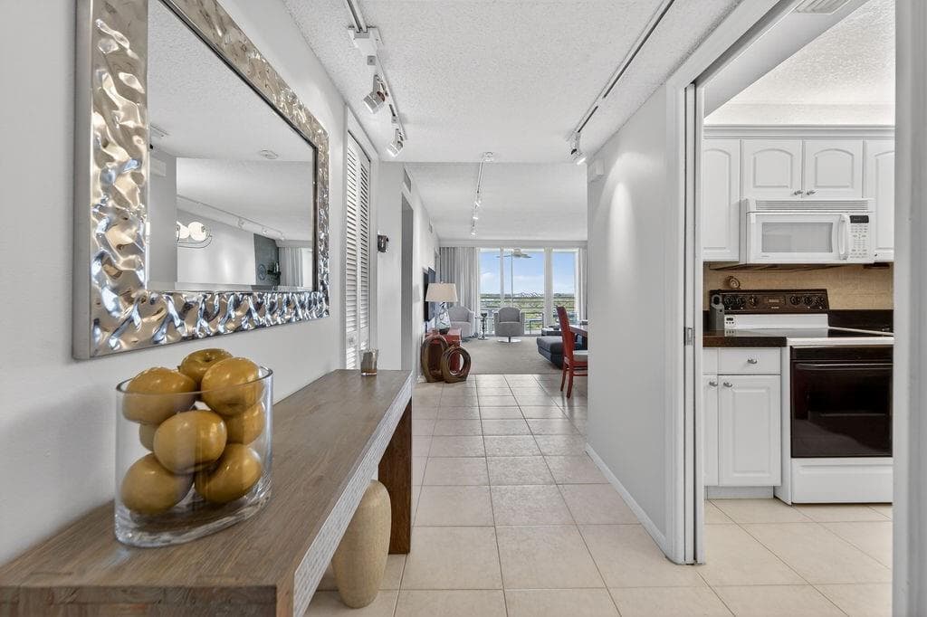 575 Oaks Lane # 1002, Pompano Beach FL 33069 photo 4