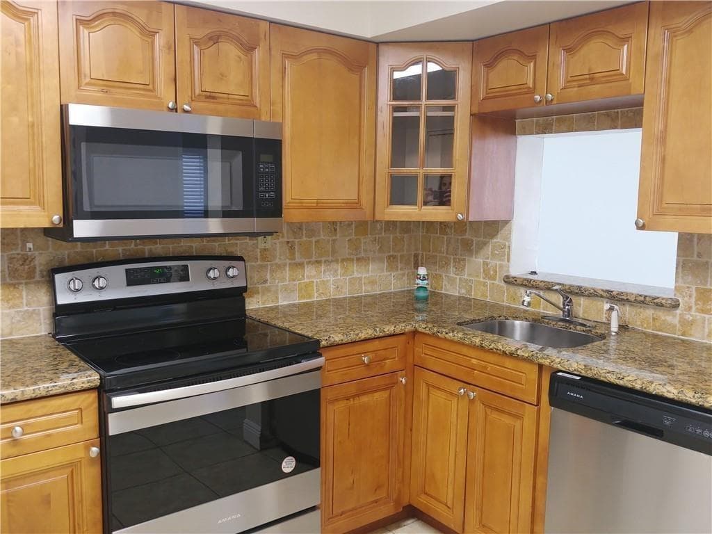 705 NW 91st Terrace, Plantation FL 33324 photo 5
