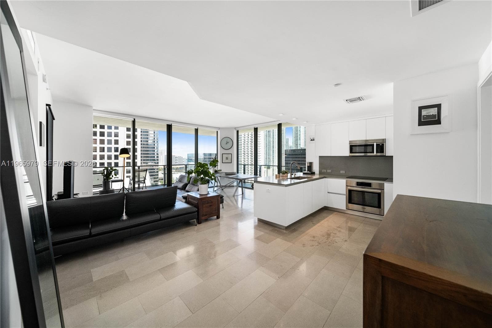 68 SE 6th St # 1201, Miami FL 33131 photo 4