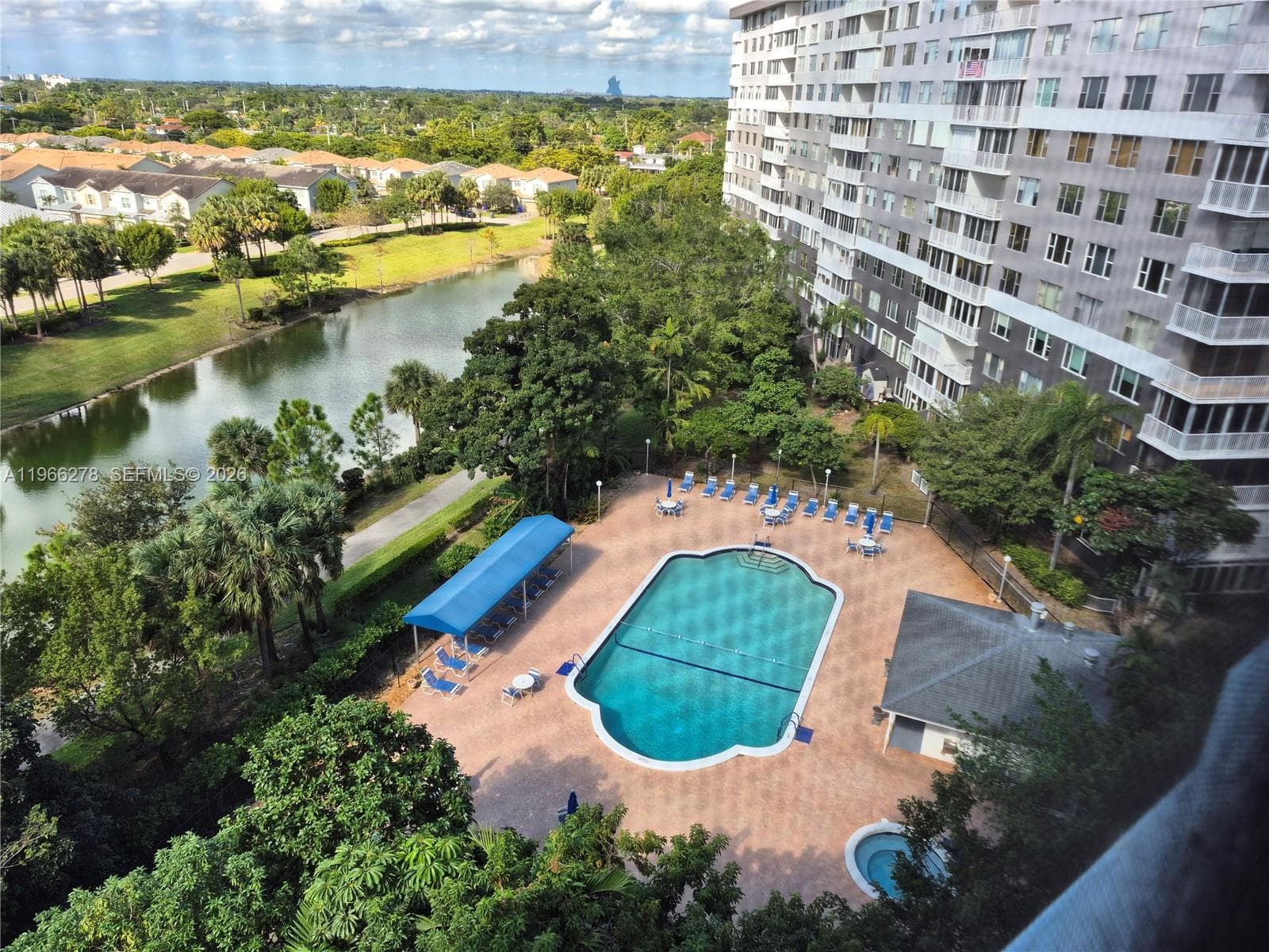 4001 Hillcrest Dr # 416, Hollywood FL 33021 photo 3
