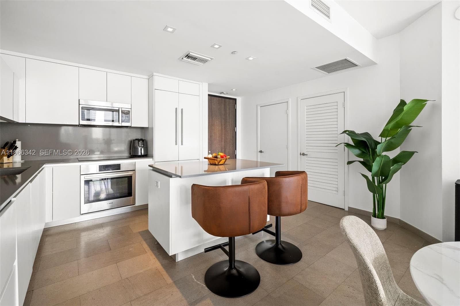 88 SW 7th St # 2105, Miami FL 33130 photo 4