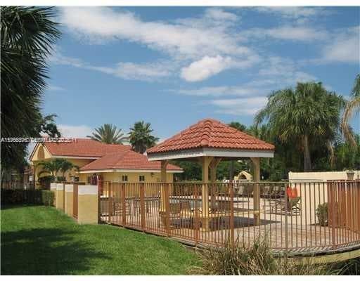 7610 Westwood Dr # 120, Tamarac FL 33321 photo 5