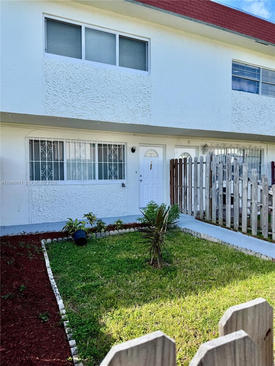 1481 NE 150th St # 102, Miami FL 33161 photo 2
