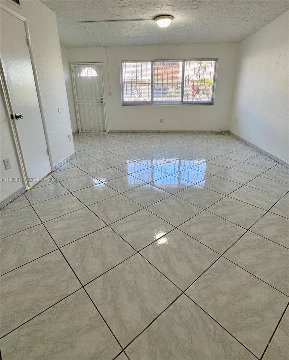 1481 NE 150th St # 102, Miami FL 33161 photo 4