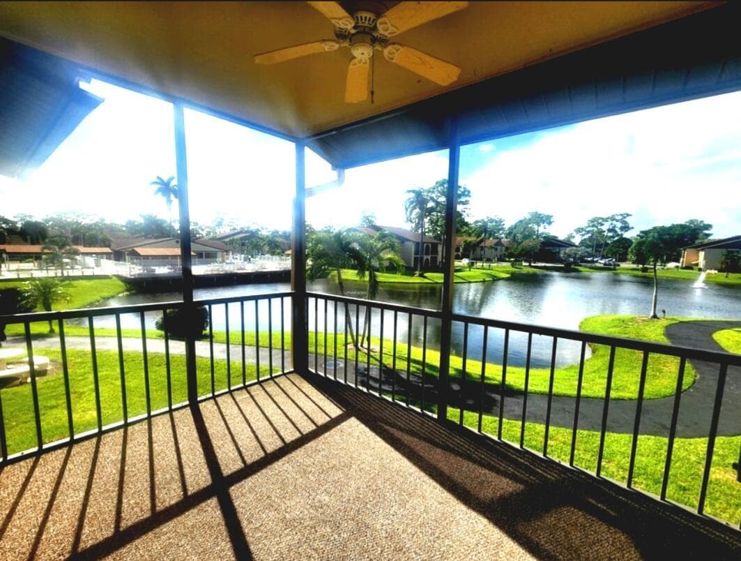 209 Pine Hov Circle # 2, FL 33463 photo 2