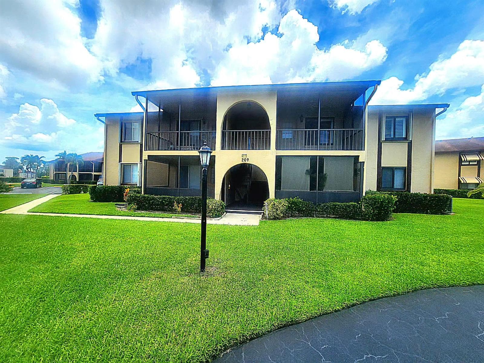 209 Pine Hov Circle # 2, FL 33463 photo 3