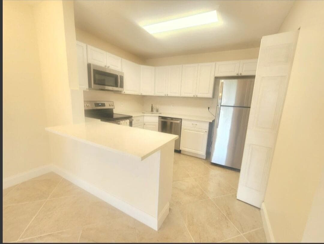 209 Pine Hov Circle # 2, FL 33463 photo 5