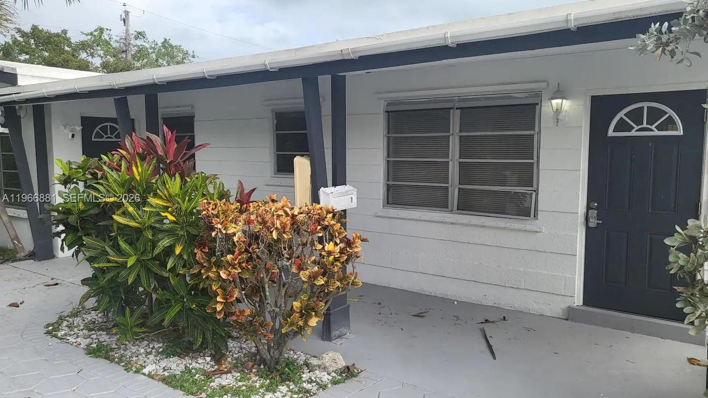 821 NE 6th St # 1, Hallandale Beach FL 33009