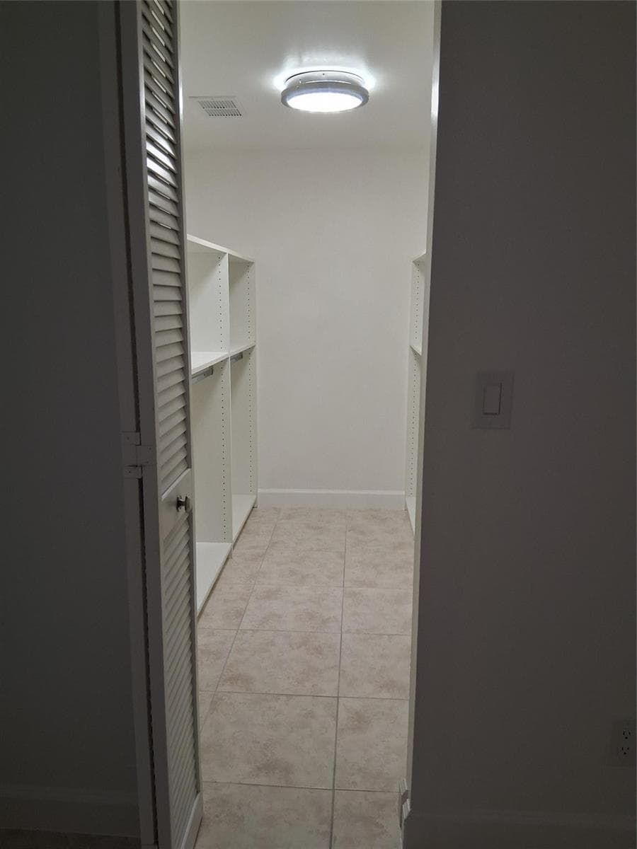 9800 Sunrise Lakes Boulevard # 109, Sunrise FL 33322 photo 5