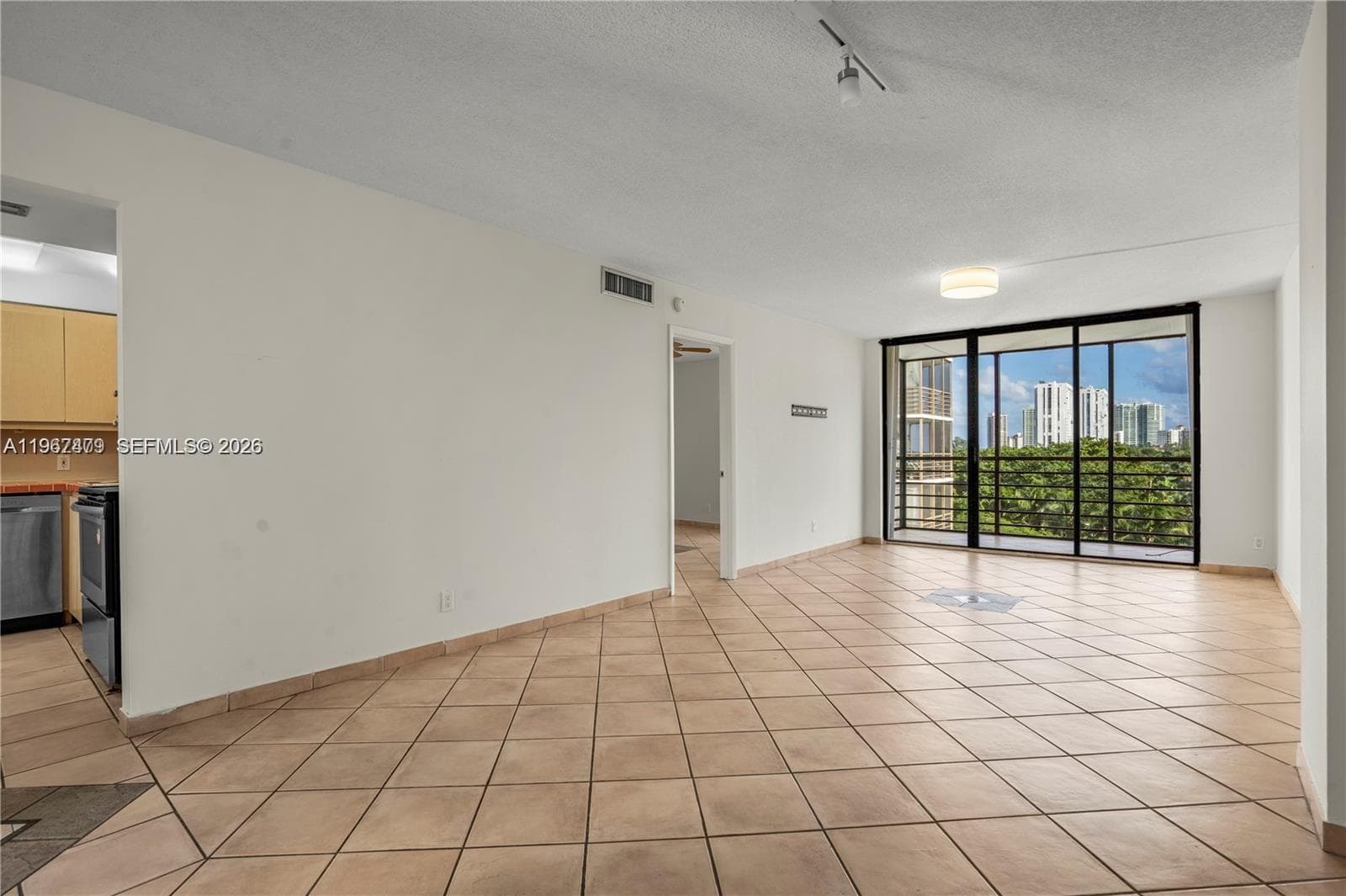 20500 W Country Club Dr # 607, Aventura FL 33180 photo 5