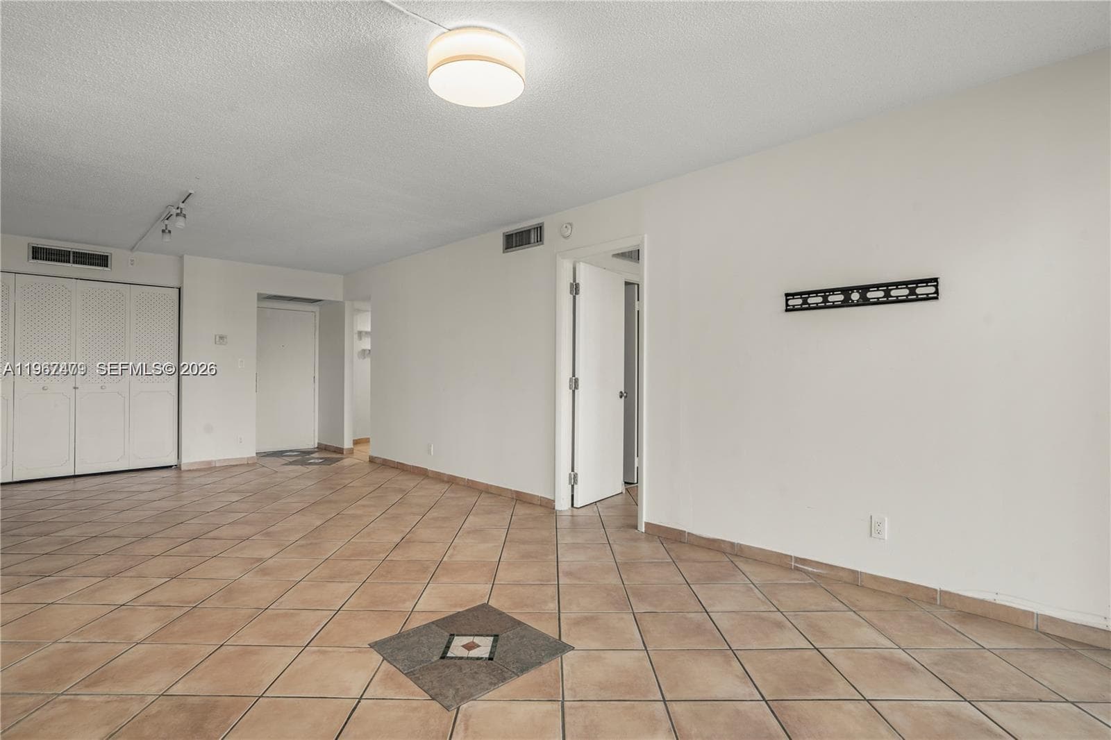 20500 W Country Club Dr # 607, Aventura FL 33180 photo 4
