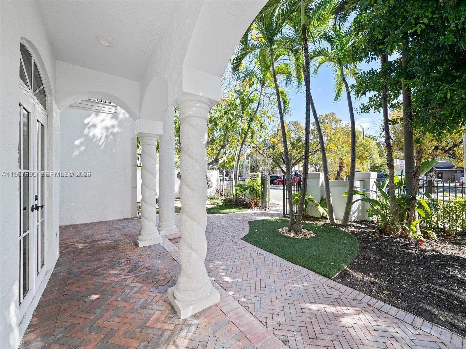 827 SE 2nd Ct, Fort Lauderdale FL 33301 photo 4