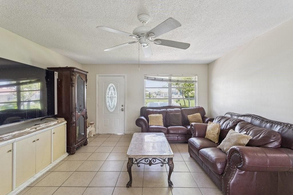 6708 NW 57th Drive, Tamarac FL 33321 photo 2