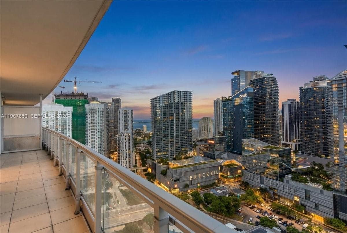 92 SW 3rd St # 3804, Miami FL 33130