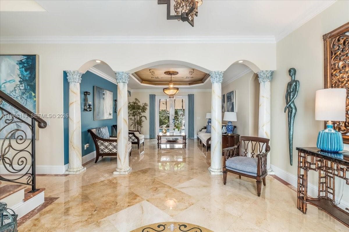 7851 NW 166th Ter, Miami Lakes FL 33016 photo 2