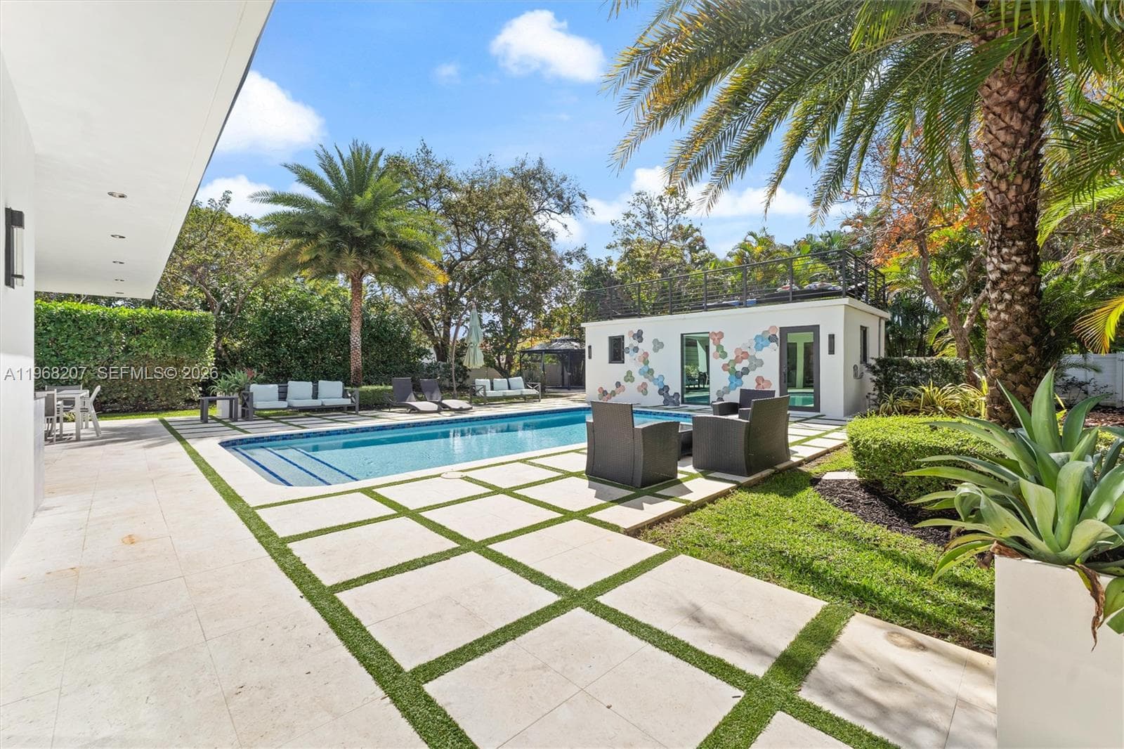 400 NW 24th St, Wilton Manors FL 33311 photo 2