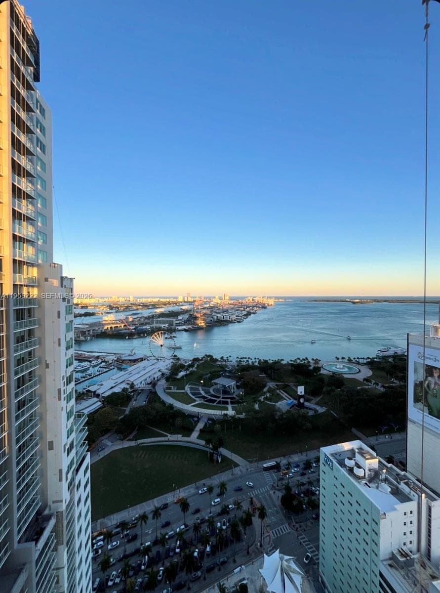 253 NE 2nd St # 3903, Miami FL 33132 photo 2