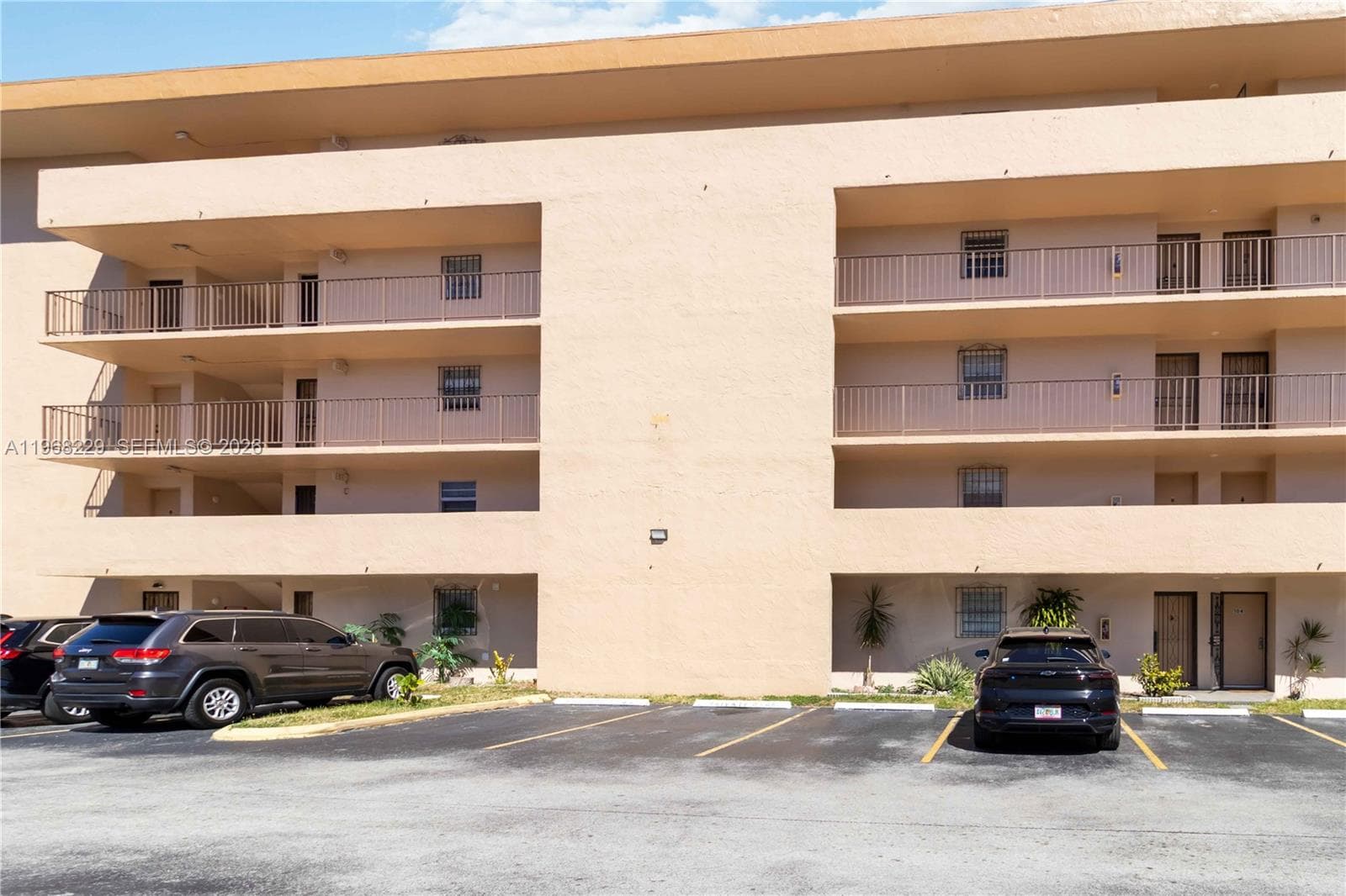 8895 Fontainebleau Blvd # 504, Miami FL 33172