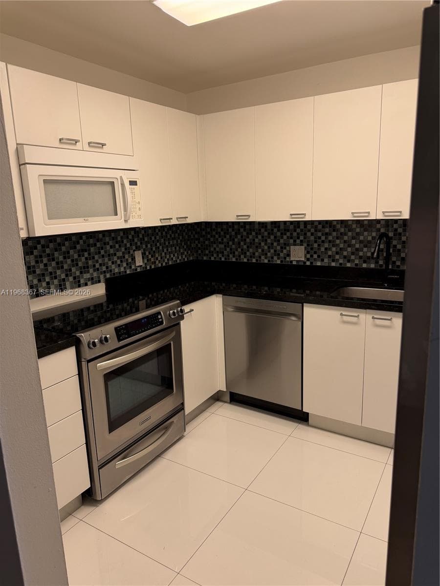 7925 SW 86th St # 923, Miami FL 33143