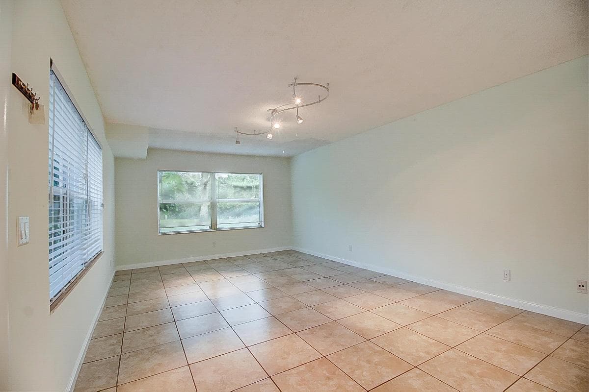 44 Essex Court # B, Royal Palm Beach FL 33411 photo 3