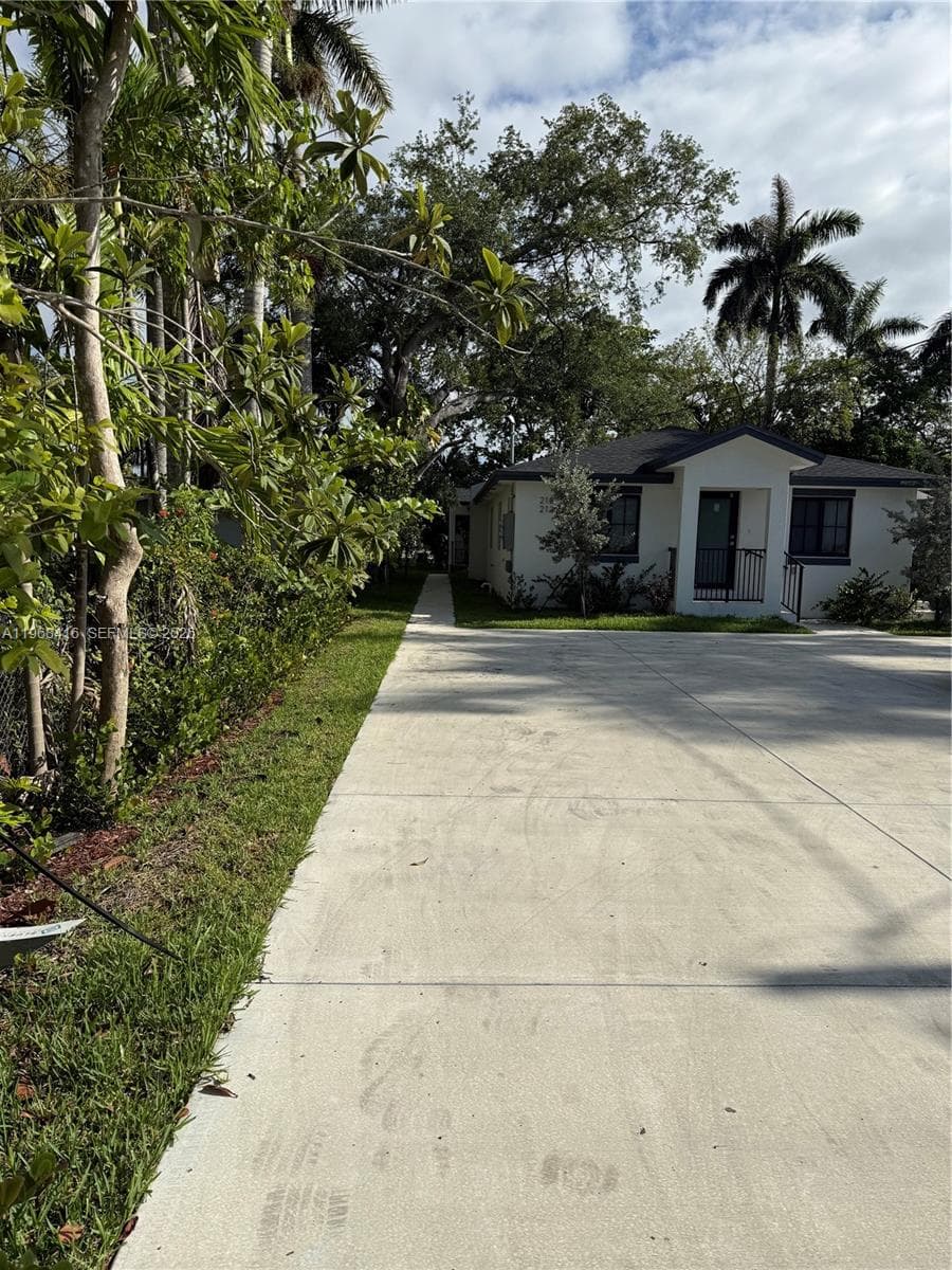 210 SW 3rd St, Florida City FL 33034 photo 3