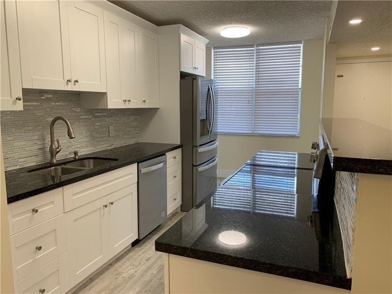 250 Jacaranda Drive # 203, Plantation FL 33324 photo 2