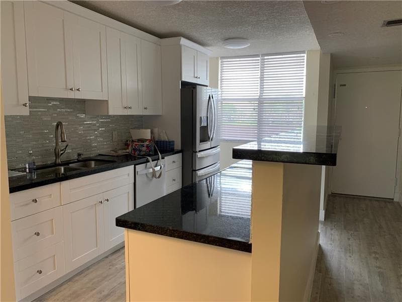 250 Jacaranda Drive # 203, Plantation FL 33324 photo 4