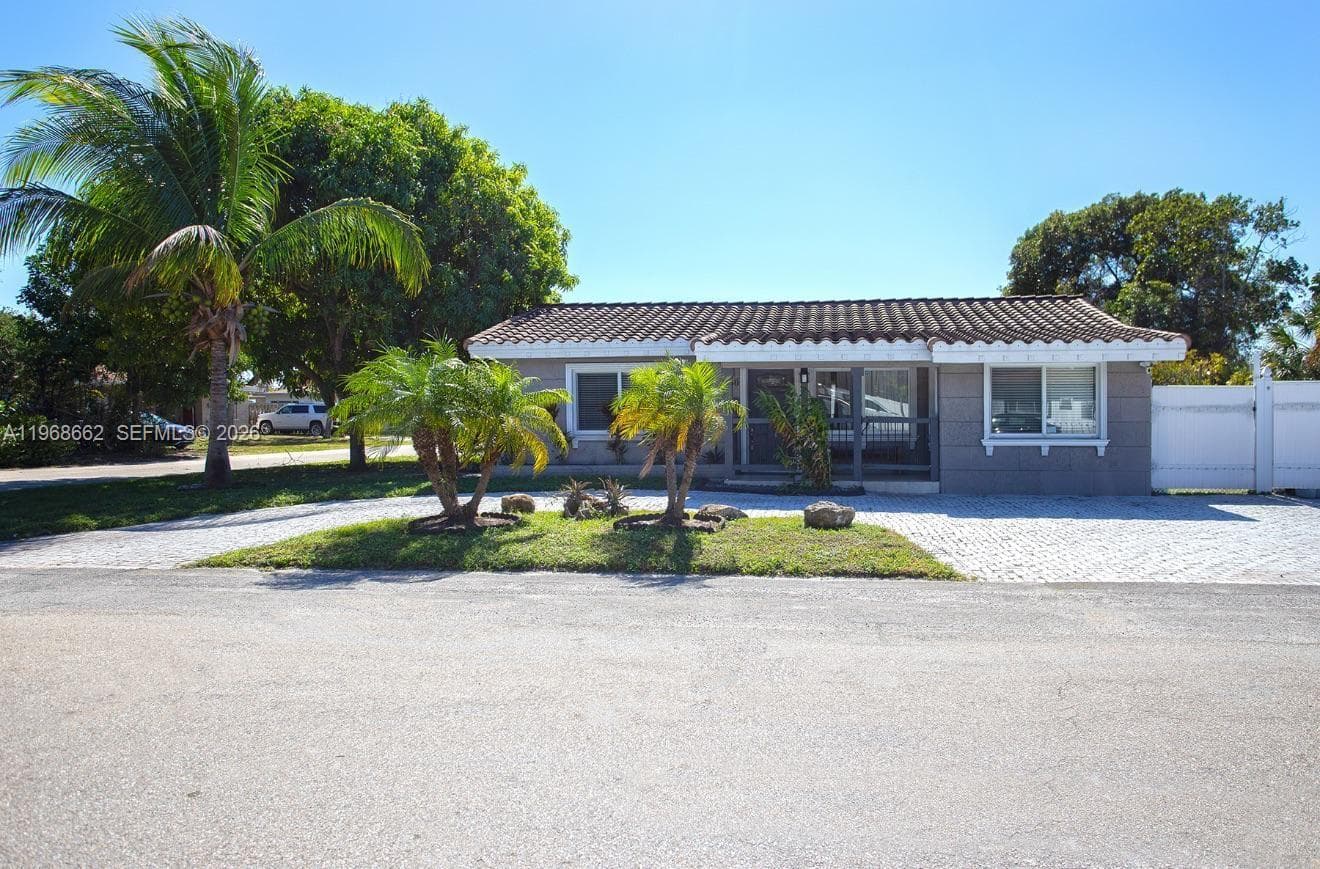 2450 NE 18th St, Pompano Beach FL 33062 photo 2