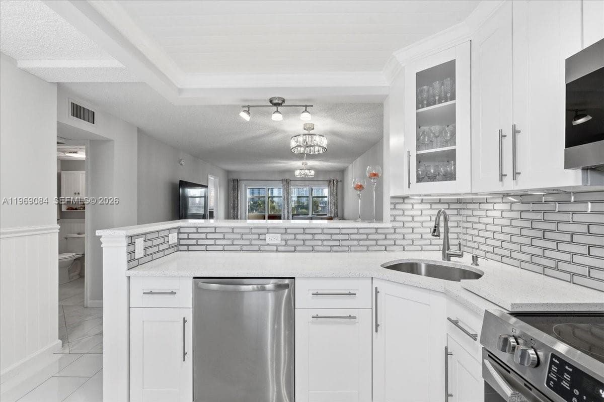 3201 NE 8th St # 405, Pompano Beach FL 33062 photo 3