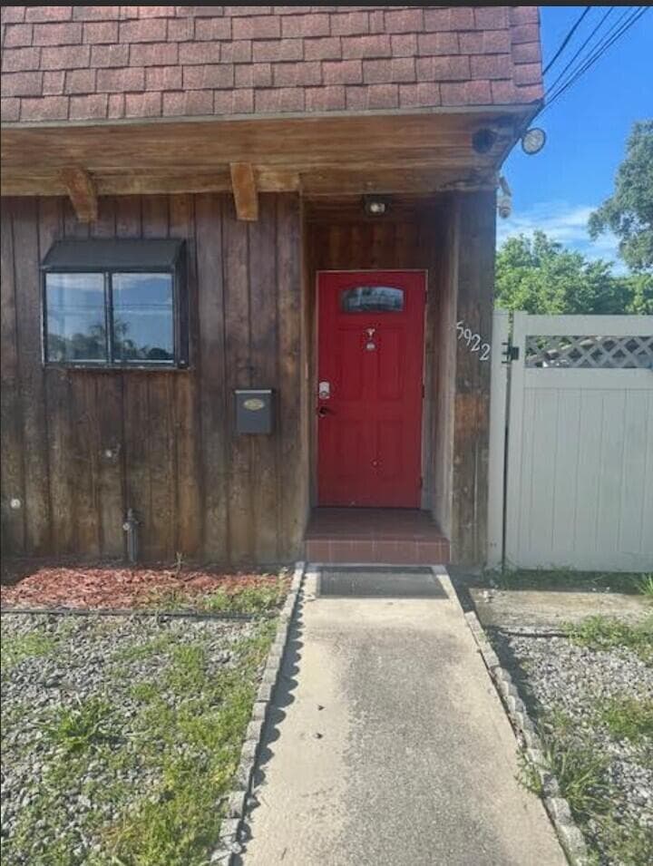 5922 Thomas Street, Hollywood FL 33021