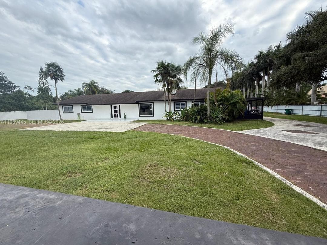 15750 SW 216th St, Miami FL 33170