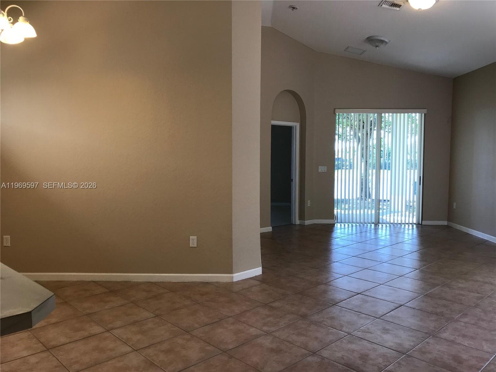 3748 NE 9th Ct, Homestead FL 33033 photo 2